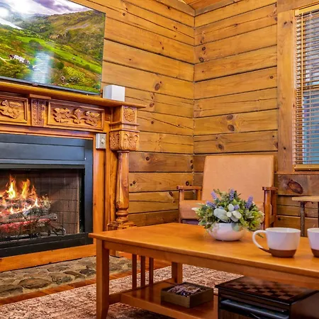 Couples Getaway Cabin Near National Park W Hot Tub Pigeon Forge Exterior photo
