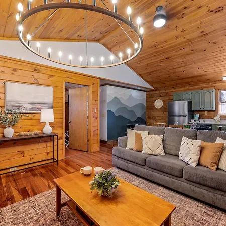 Couples Getaway Cabin Near National Park W Hot Tub Pigeon Forge Exterior photo