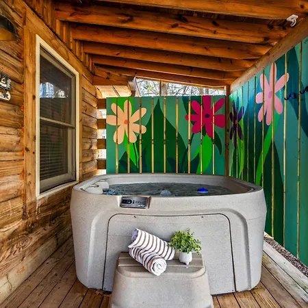 Couples Getaway Cabin Near National Park W Hot Tub Pigeon Forge Exterior photo