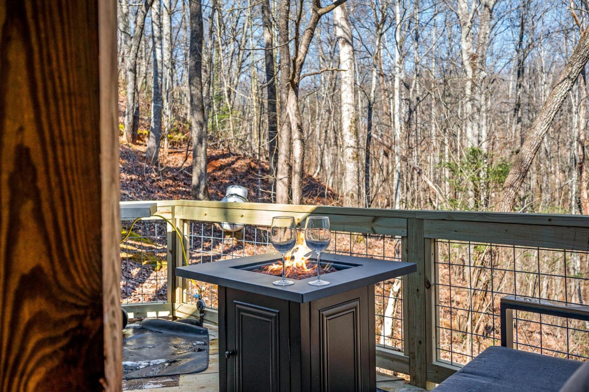 Holiday home Couples Getaway Near National Park W Hot Tub Pigeon Forge