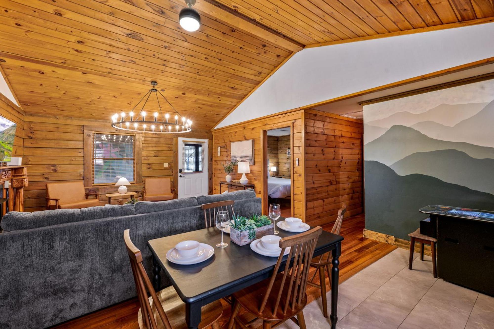 Couples Getaway Near National Park W Hot Tub *