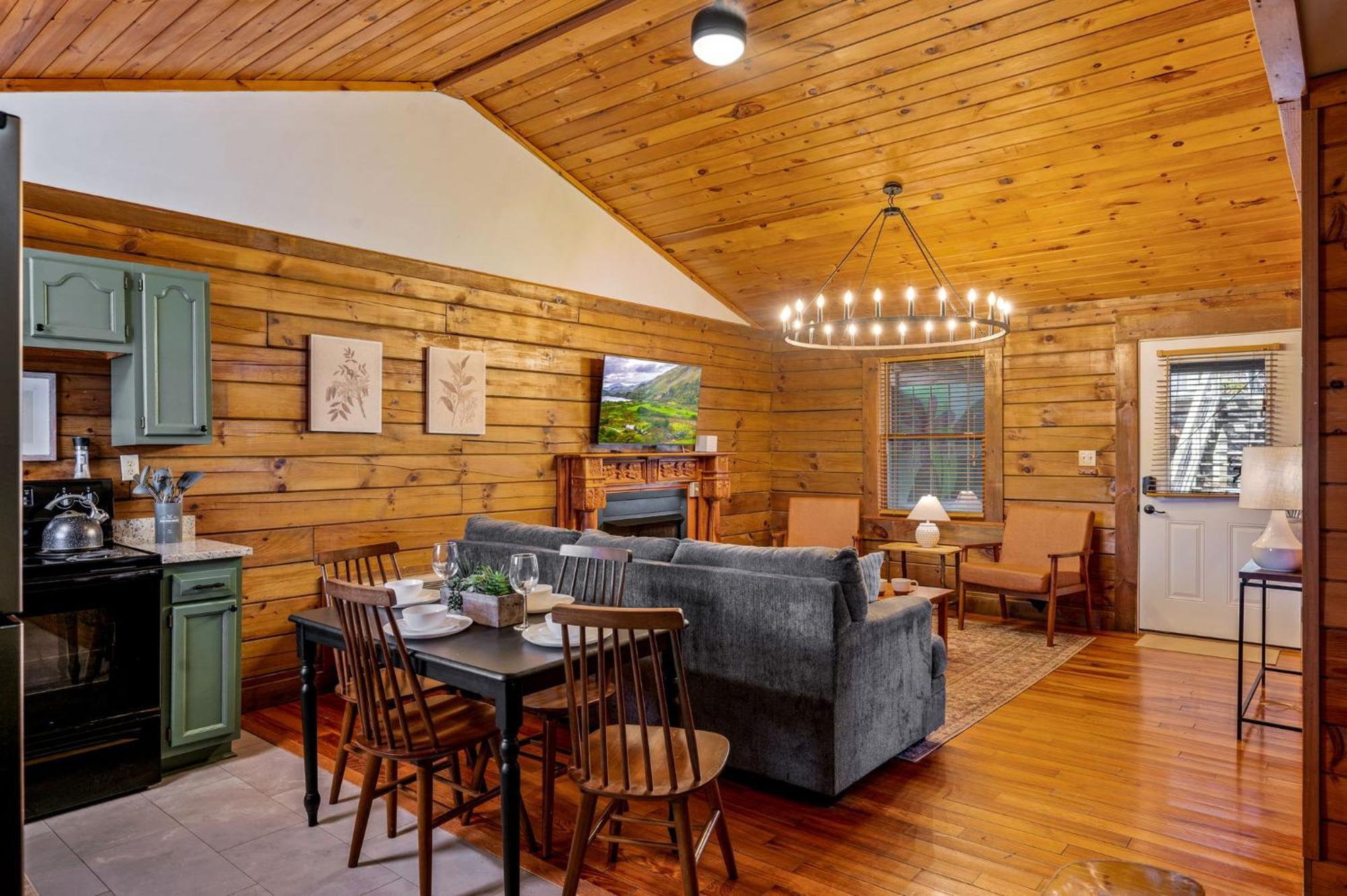 Couples Getaway Near National Park W Hot Tub Pigeon Forge